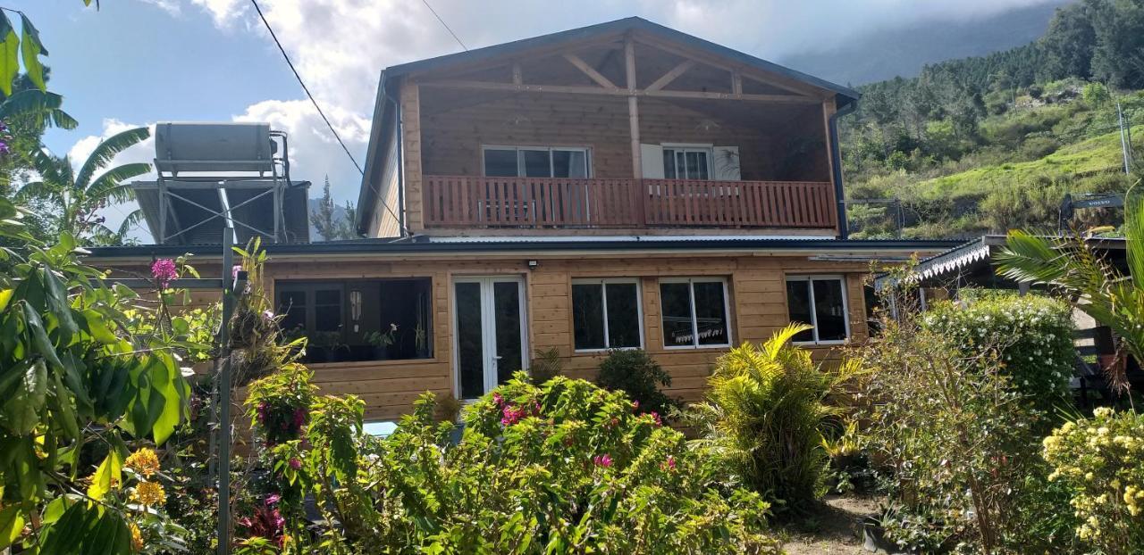 Chambre D'Hote Les Amoureux Du Cirque Cilaos Exterior foto